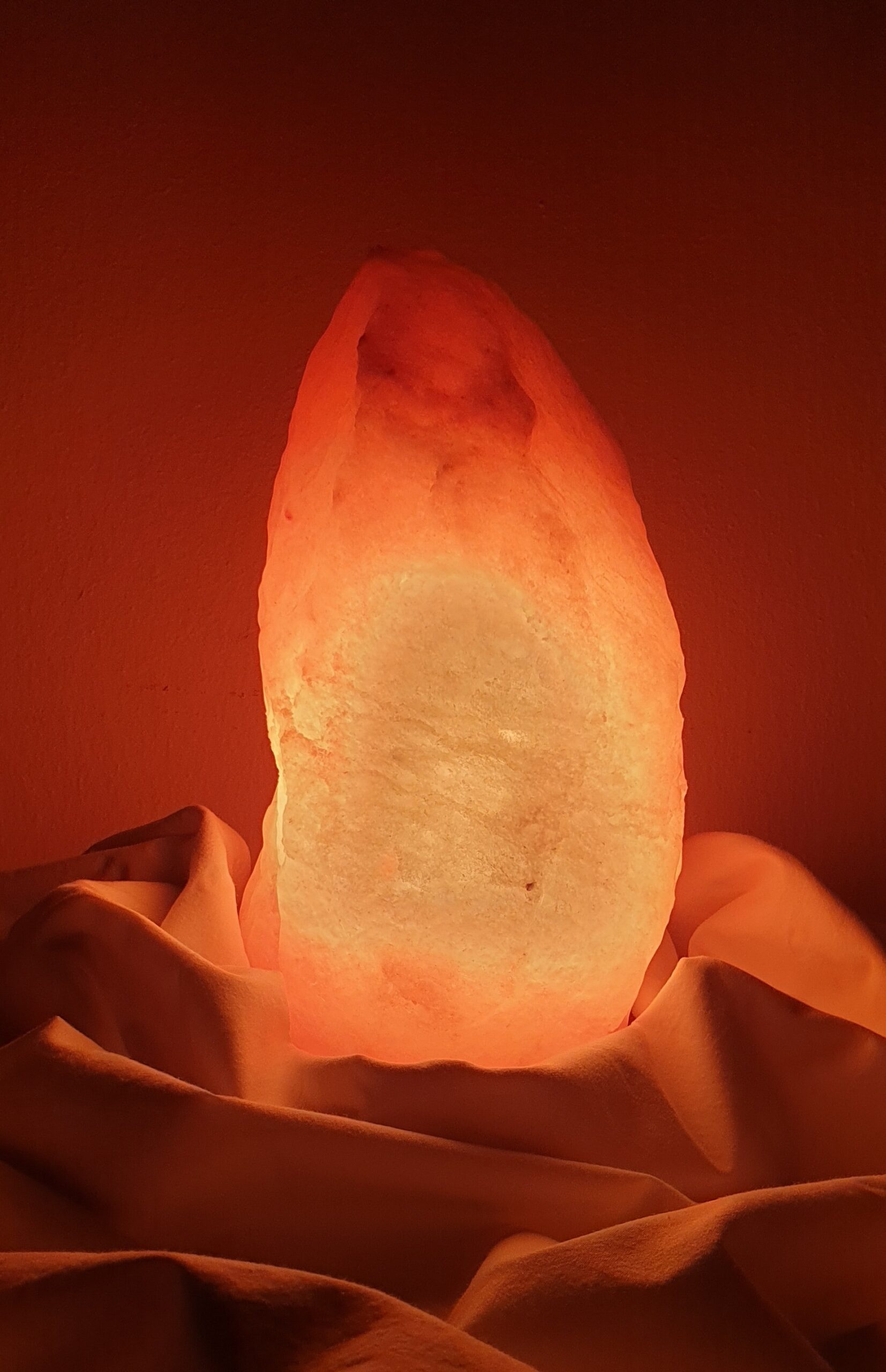 How are salt lamps so amazing for improved sleep and why you need one!